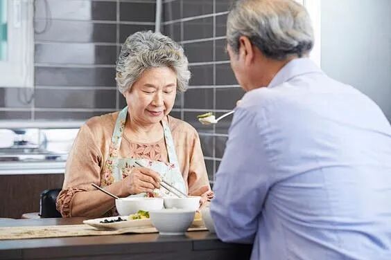 從“易食”到“精準(zhǔn)”，銀發(fā)健康食品創(chuàng)新趨勢(shì)